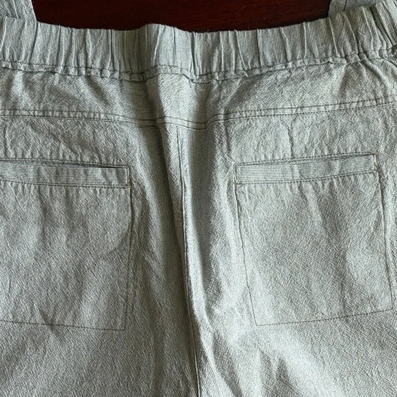 Women's Gray Capris - Picture 3 of 9